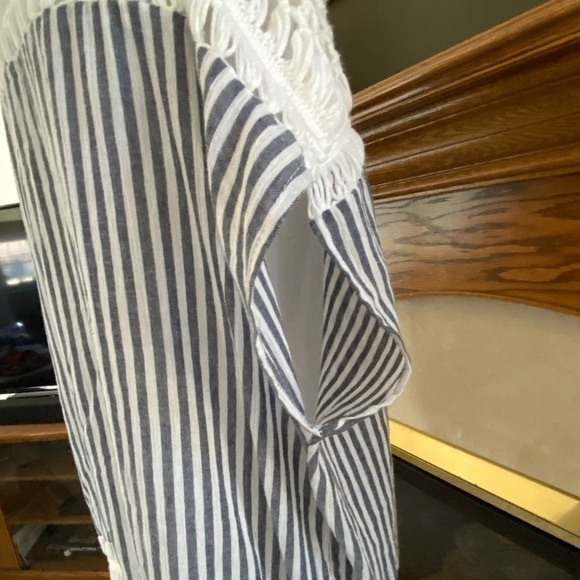 Steve Madden‎ Oversized Striped Fringe Top - Picture 8 of 12